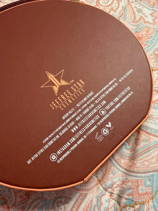 Jeffrey Star Pricked palette - Picture 5 of 5